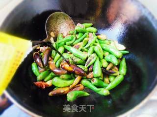 油焖牛肉小辣椒的做法步骤：9