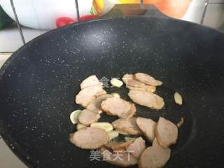 顶花小黄瓜炒肉卷的做法步骤：6