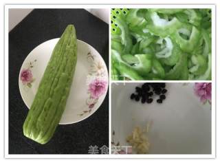 素炒凉瓜的做法步骤：1