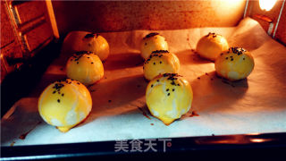 蛋黄酥的做法步骤：22