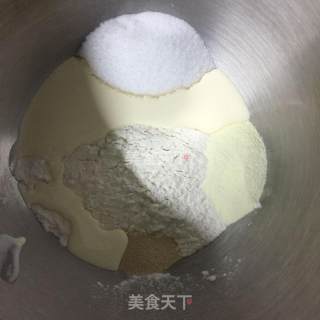 奶香椰蓉吐司的做法步骤：2