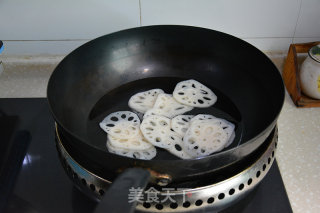 醋溜藕片的做法步骤：2