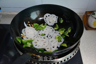 醋溜藕片的做法步骤：3