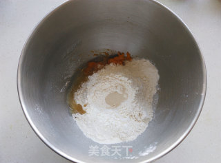 南瓜椰蓉面包卷的做法步骤：2