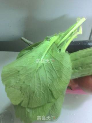 花边饺子的做法步骤：1