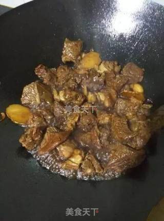 红焖牛腩煲的做法步骤：6