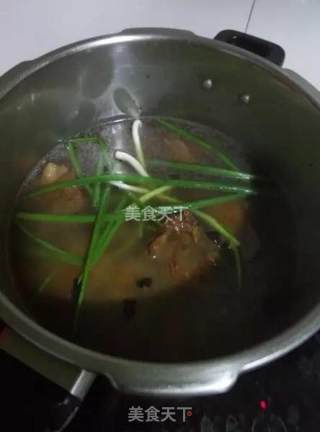 红焖牛腩煲的做法步骤：8