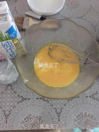 大人孩子都喜欢的牛奶海绵蛋糕的做法步骤：3