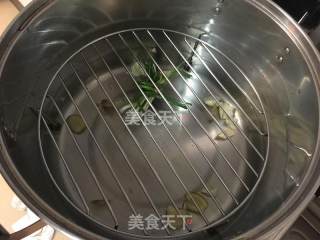 清蒸大闸蟹的做法步骤：2