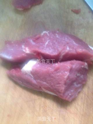 牛肉炒茭白的做法步骤：1