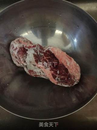电饭煲酱香牛排的做法步骤：1