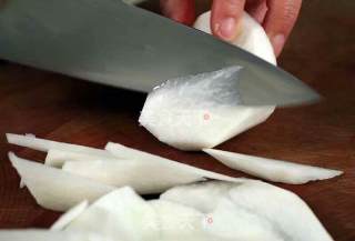 白萝卜牛肉汤的做法步骤：1
