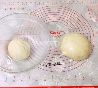 豆沙蛋黄酥的做法步骤：1