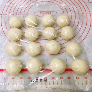 豆沙蛋黄酥的做法步骤：7
