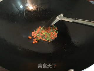 三文鱼咖喱炒饭的做法步骤：4