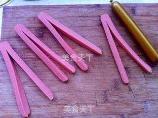 火腿肠爱心蛋的做法步骤：1