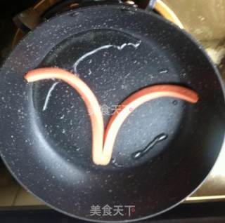 火腿肠爱心蛋的做法步骤：2