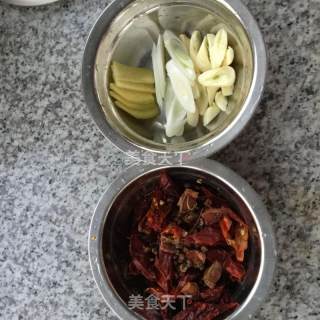 简易辣子鸡的做法步骤：4