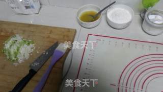 山西葱油卷的做法步骤：2