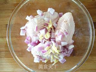 【蜜汁烤鸡翅】的做法步骤：2