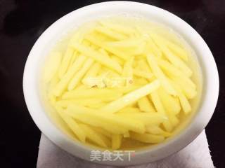 炸薯条的做法步骤：2