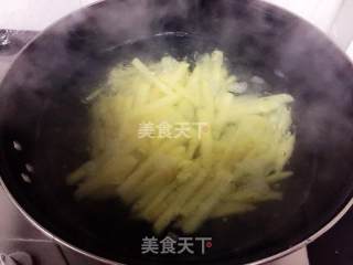 炸薯条的做法步骤：3