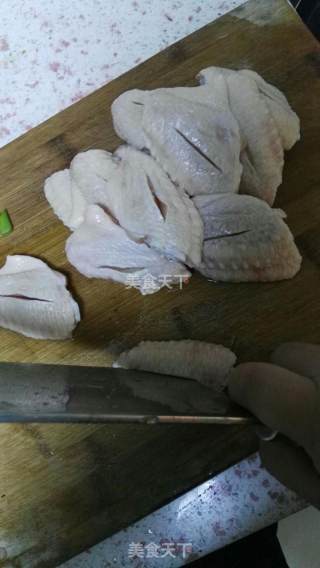 可乐鸡翅的做法步骤：1