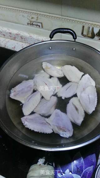 可乐鸡翅的做法步骤：2