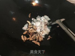 猪油渣酱油炒饭的做法步骤：2
