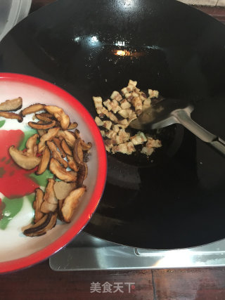 猪油渣酱油炒饭的做法步骤：3