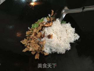 猪油渣酱油炒饭的做法步骤：5