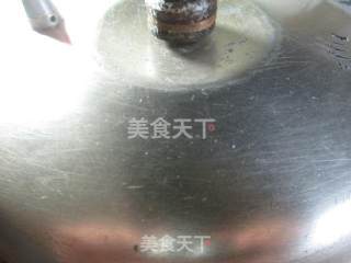 青菜黄豆排骨大米粥的做法步骤：5