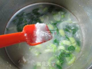 青菜黄豆排骨大米粥的做法步骤：9