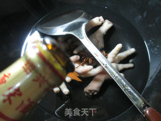 黑木耳鹌鹑蛋凤爪的做法步骤：3