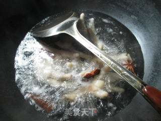 黑木耳鹌鹑蛋凤爪的做法步骤：4