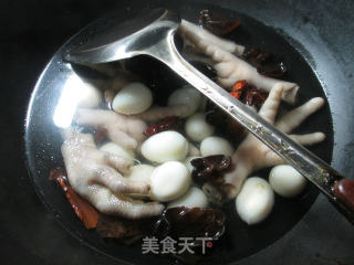 黑木耳鹌鹑蛋凤爪的做法步骤：5