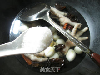 黑木耳鹌鹑蛋凤爪的做法步骤：7