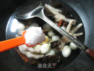 黑木耳鹌鹑蛋凤爪的做法步骤：8