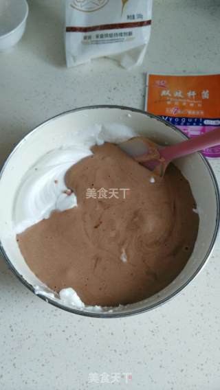 ~~【酸奶可可戚风蛋糕】的做法步骤：8