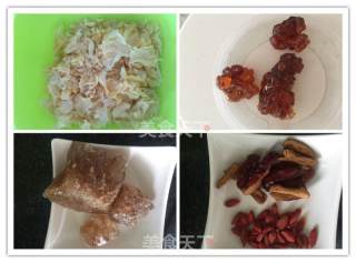 银耳桃胶甜汤的做法步骤：1