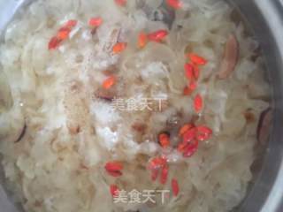 银耳桃胶甜汤的做法步骤：5