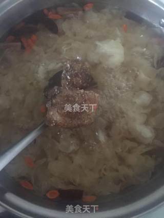 银耳桃胶甜汤的做法步骤：6