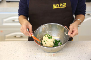 葱香苏打小饼的做法步骤：4