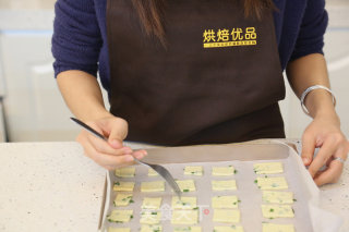 葱香苏打小饼的做法步骤：8