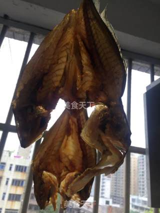 清蒸自制黄花鱼干的做法步骤：1