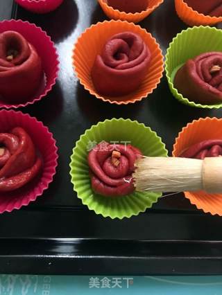 红玫瑰花面包的做法步骤：12
