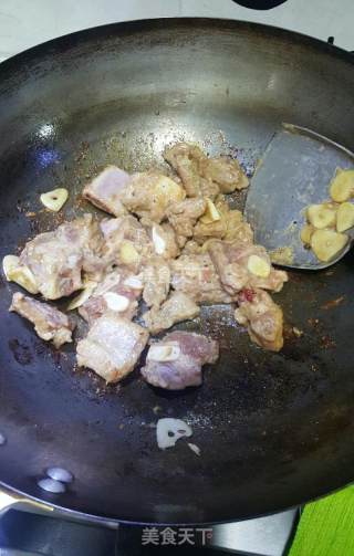 番茄煮排骨的做法步骤：3