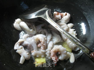 茭白烧章鱼的做法步骤：3