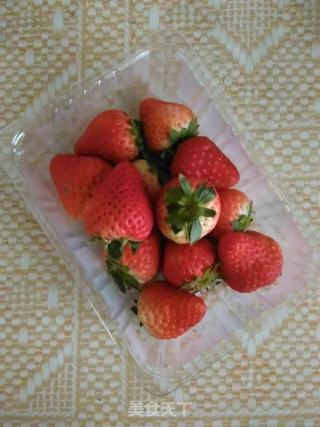 草莓奶油巧克力蛋糕——蛋糕边角料也有春天的做法步骤：5