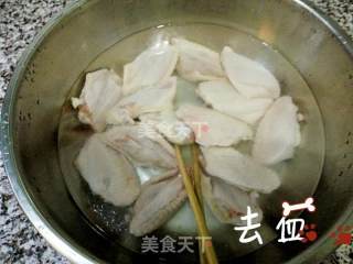 孜然烤鸡翅的做法步骤：1